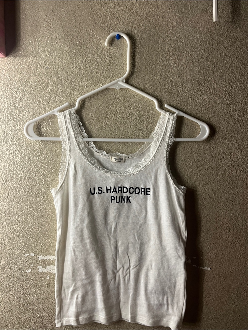 PacSun White Lace-Trim Tank Top with Black Text